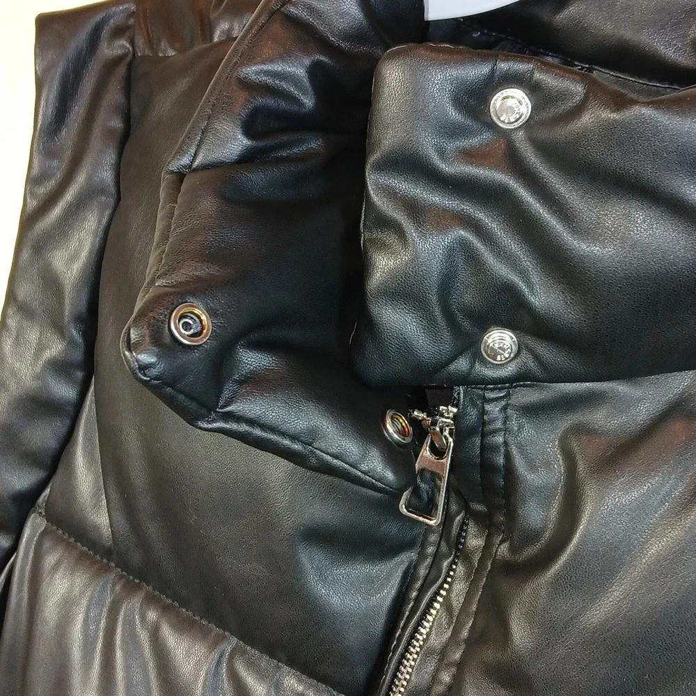 Bershka faux leather vest in black size medium - Picture 6 of 12
